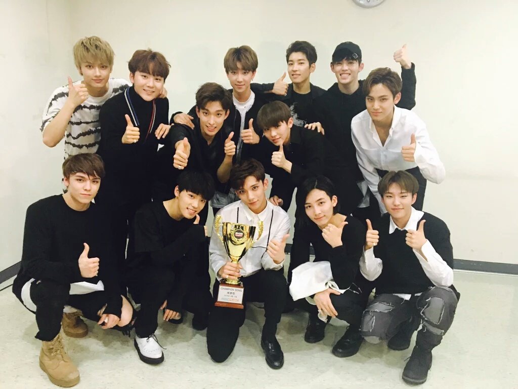 AllJeonghan1004's tweet photo. วันนี้เมื่อปีที่แล้ว 160511 ครบรอบ 1 ปี
ที่เซเว่นทีนได้รางวัลจากรายการ Show Champion ครั้งที่ 2 ค่ะ #prettyu2ndwin
#SEVENTEEN https://t.co/QaQ1FMQKh9