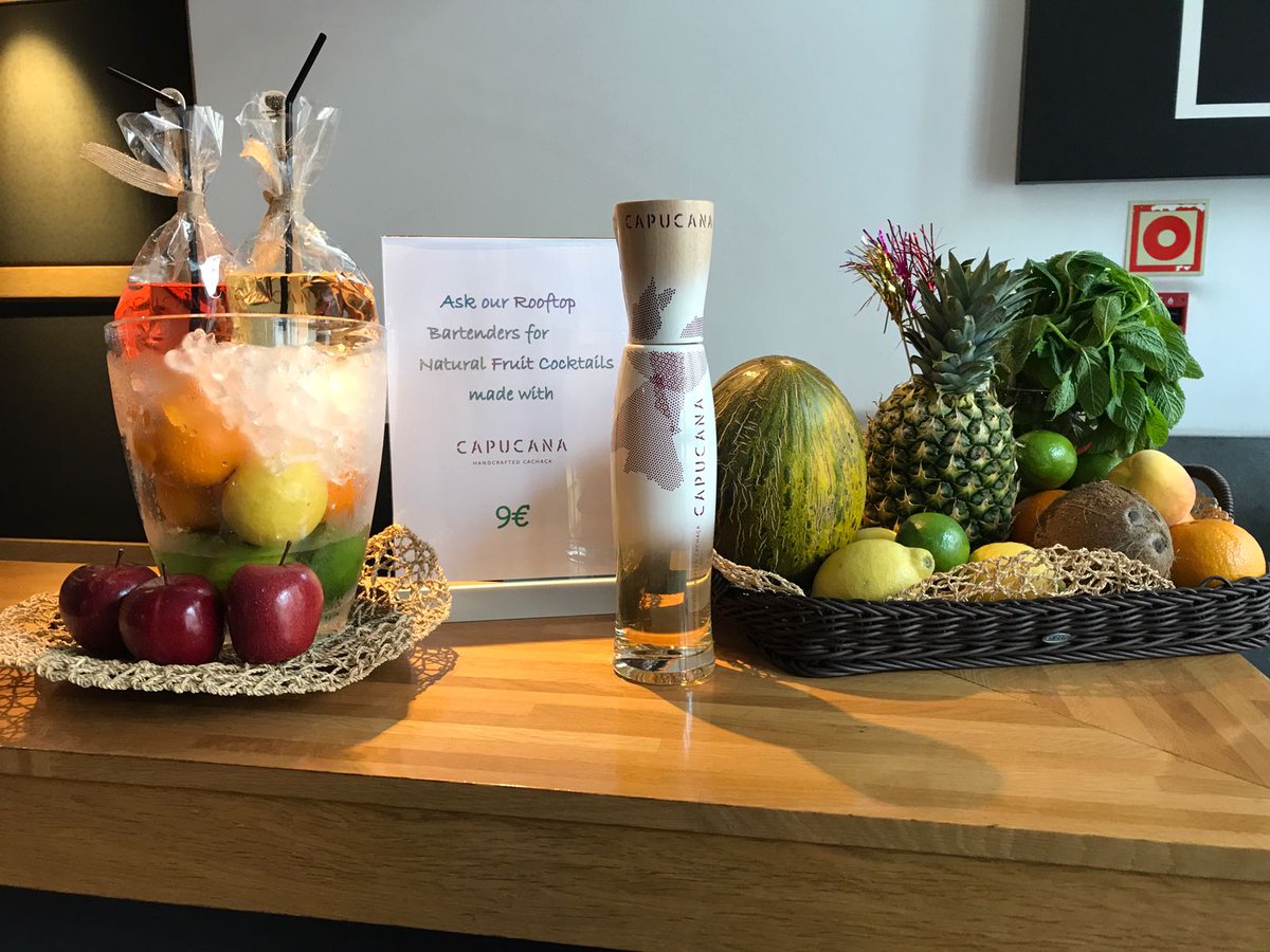 HotelJazzBCN's tweet photo. Fancy a natural #fruit #cocktail? Go up to our #terrace and enjoy it with the best views of #Barcelona!
#HotelJazz #JazzCub #capucana https://t.co/IJHLfBIpVG