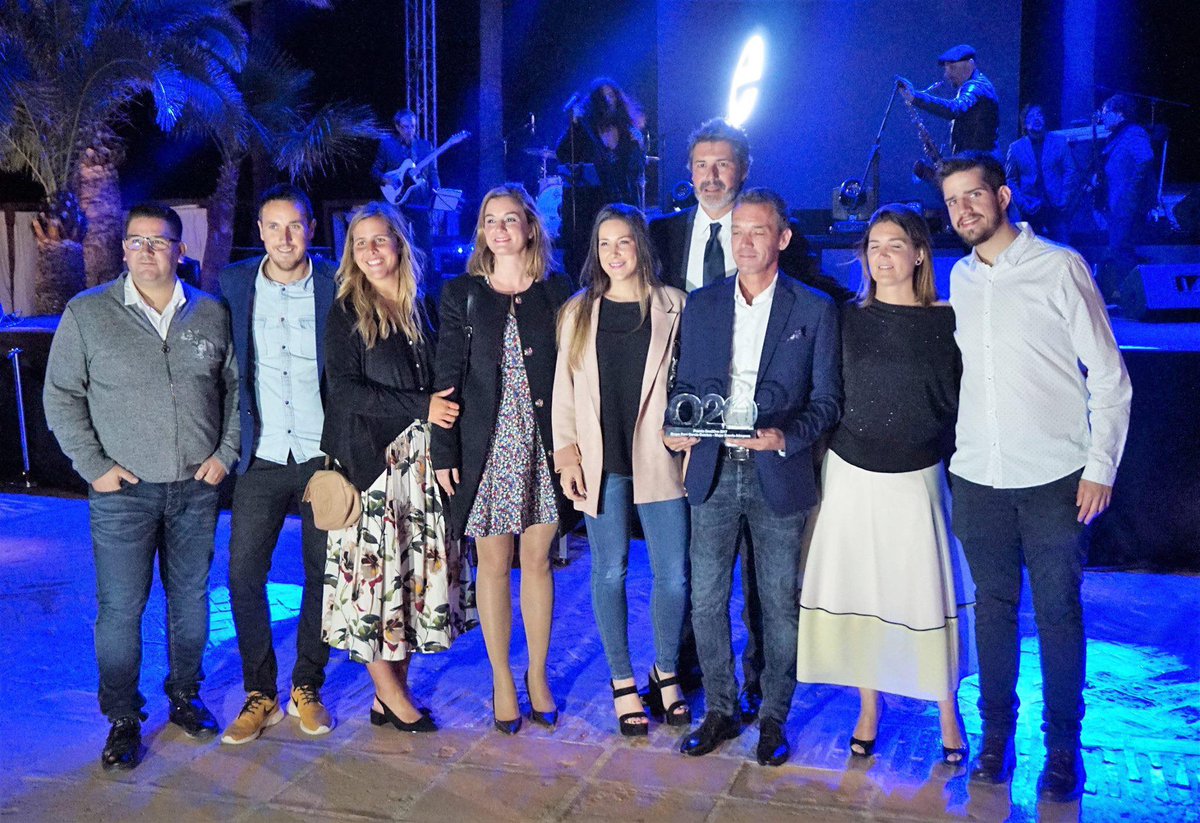 GrupoDaniGarcia's tweet photo. En la VI Edición de Premios One2One, A4Manos recibió el premio al Mejor Evento ¡Muchísimas gracias @one2onemk ! #a4manos https://t.co/CzuLVsAiep