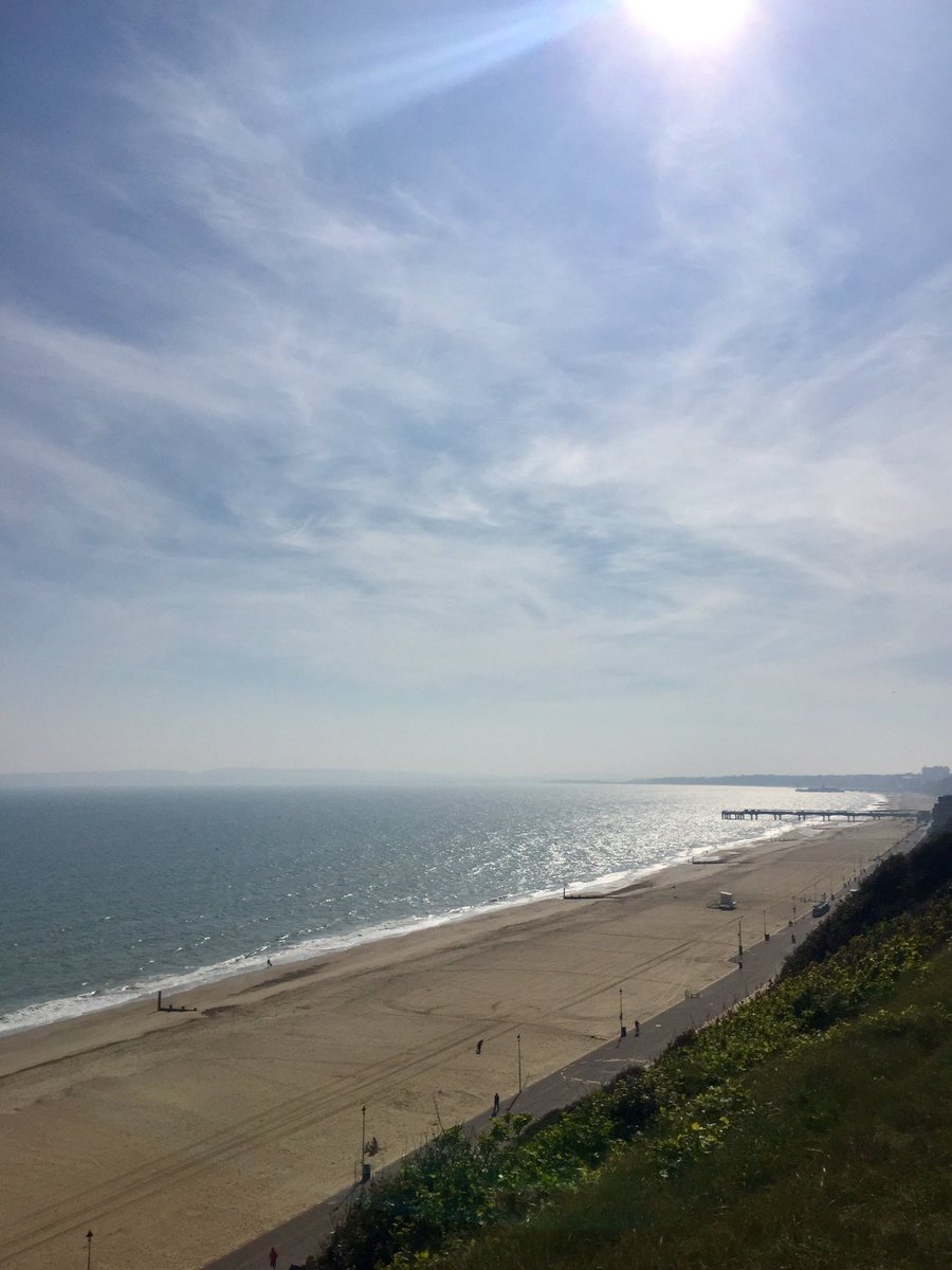 geoffzzzzzz's tweet photo. Lovely afternoon in #boscombe ☀️☀️☀️☀️ #bournemouth https://t.co/bCuGbqimuv