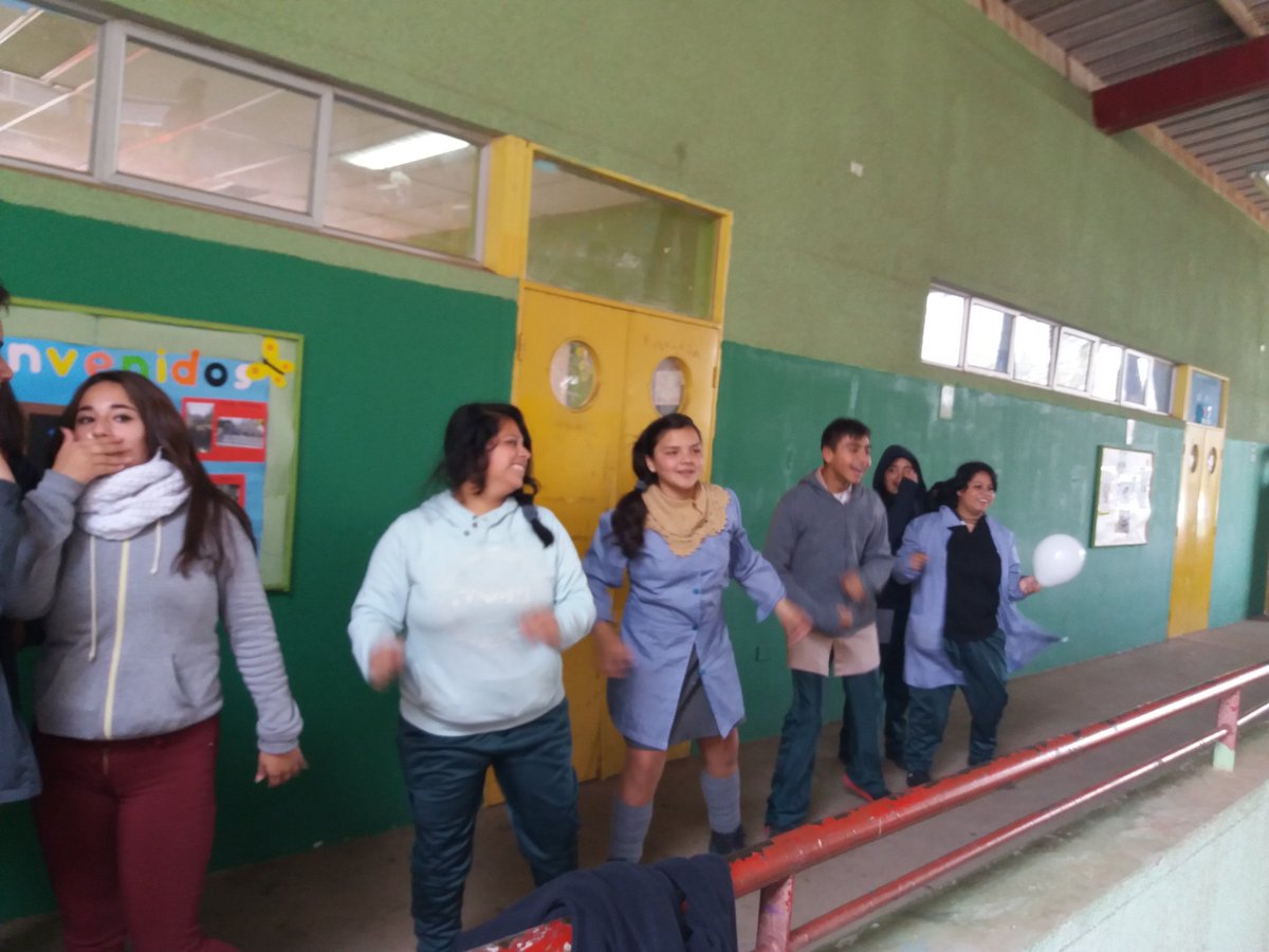 kataraykataray's tweet photo. Celebrando el #DiaDelAlumno con @ciudaddeportiva en Esc. Rep. del Líbano cc.: @CMVM_Vina_ https://t.co/sD4SuYlqYv