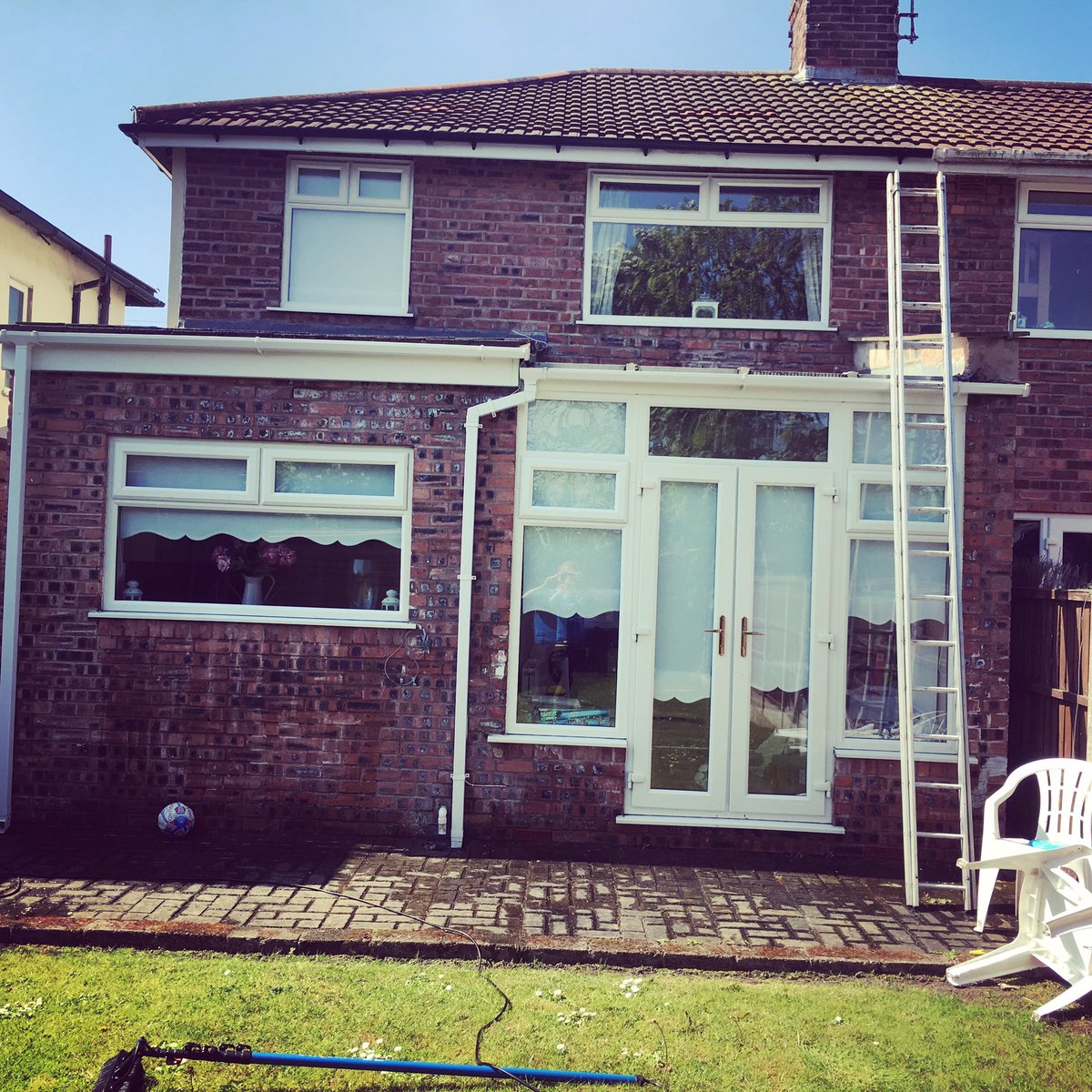 LANOScleaning's tweet photo. What lovely weather today for working,one of our jobs were we cleaned all white PVC & windows this morning #pvccleaning #windowcleaning https://t.co/8nqNXoSMuW