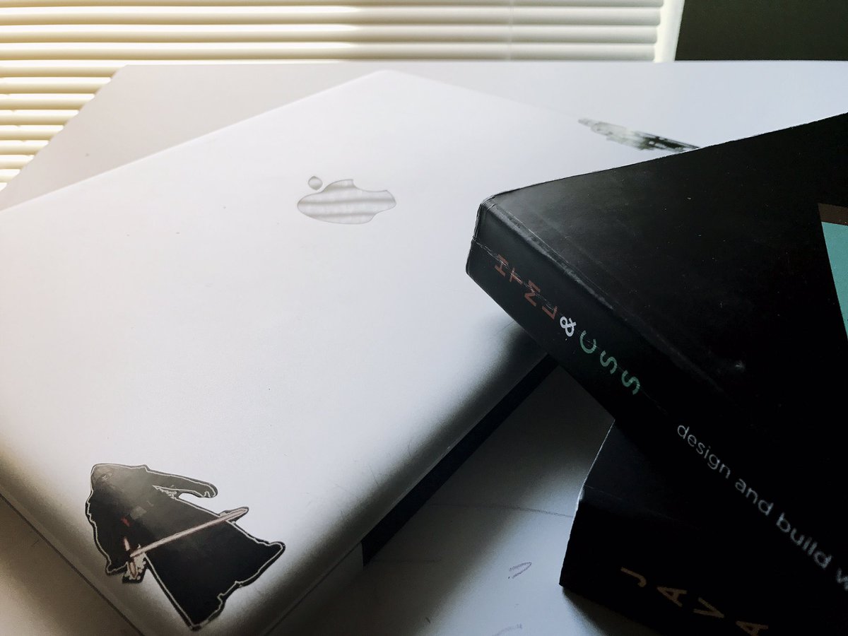 #Programming #html #CodeNewbie #CSS  #MacBookPro 💯💻👨‍💻time to work on my header/ navigation. White line disappear 😕header{margin-top: 0;}😅😕😎