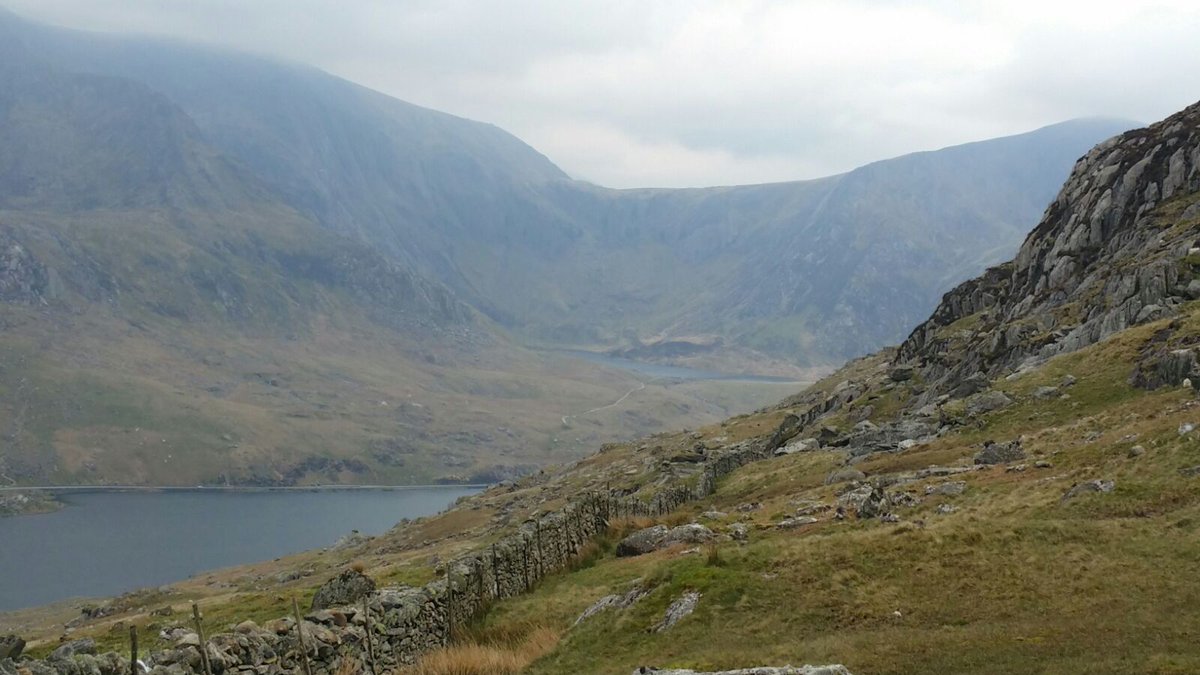Amazing to see there are still parts of the ww2 aircraft at the crash site in Fynnon Lloer since 1943 #ogwen #snowdonia
