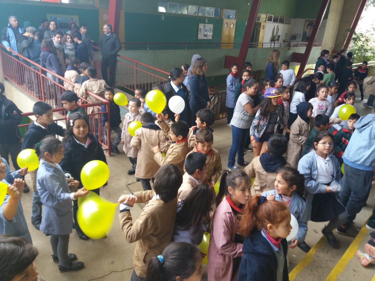 kataraykataray's tweet photo. Celebrando el #DiaDelAlumno con @ciudaddeportiva en Esc. Rep. del Líbano cc.: @CMVM_Vina_ https://t.co/sD4SuYlqYv