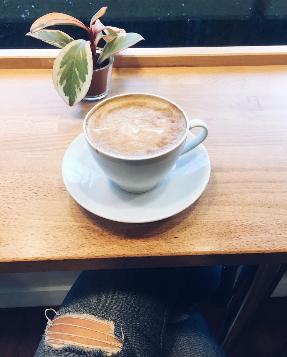 thepollyfox's tweet photo. One of the most simple pleasures in life, a moment with a hot coffee. 📷: @Jannayaromich #Abbotsford #exploreAbby https://t.co/469osRI66z