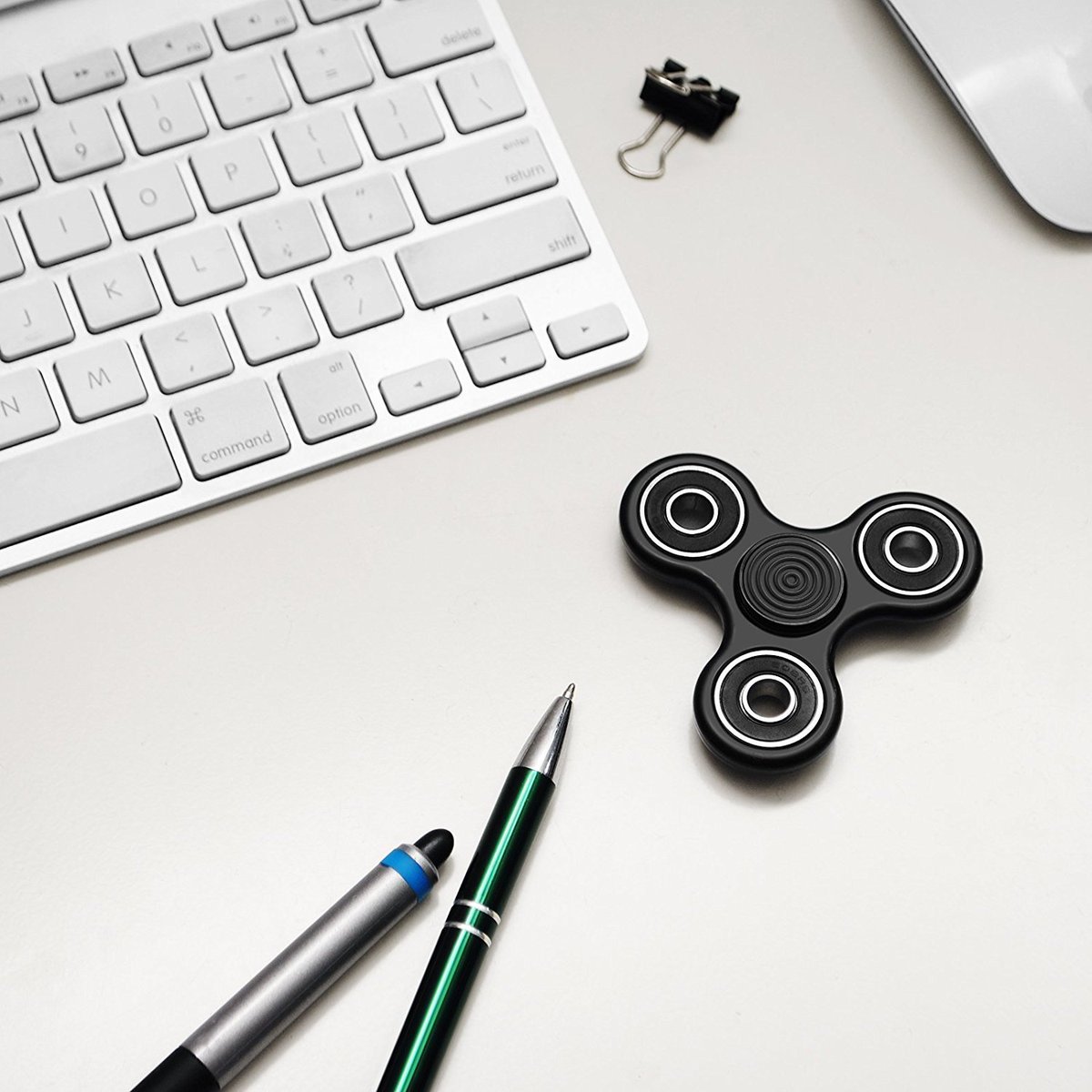 FidgetSpinnerTV's tweet image. Forbes Magazine declaring them the “must have office toy for 2017”.  bit.ly/2r24Kbi

#fidgetspinnertv #fidgetspinners #spinnershop