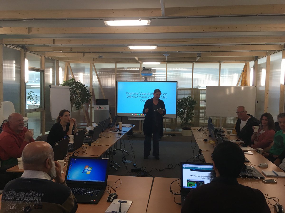 Startup_Adam's tweet image. Today, @DylanHyman trained some new primary school teachers in digital skills! 👊🏻 #Coding4Amsterdam