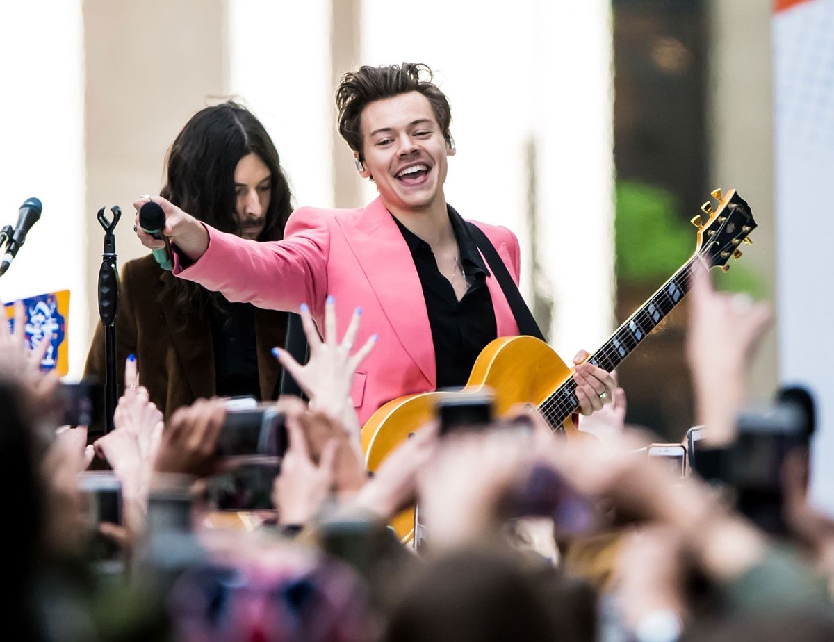 BritishVogue's tweet image. DID YOU SEE: Harry's surprise New York gig: vogue.uk/3PP1UZ