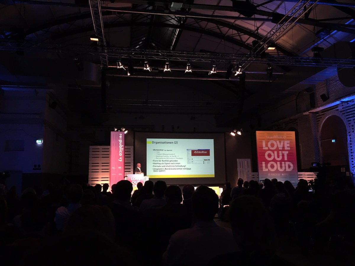 Swebotschaft's tweet photo. Christoph Kappes, Initiator von #schmalbart, nennt #ichbinhier als Beispiel die Diskursqualität online zu verbessern #rp17 #LoveOutLoud https://t.co/p1xqdJrXQJ