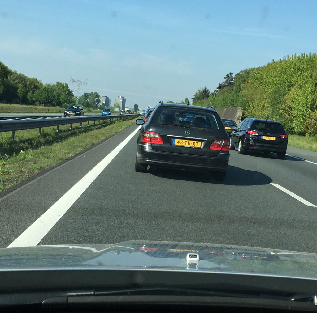 Bedankt voor het bewust van de weg duwen zonder aanleiding! #43TRXT #A50 #veghel #verkeershork #aso