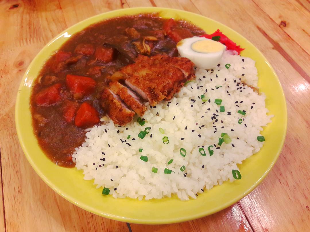 heromyboy's tweet photo. Curry with fried pork !! "กระหรี่หมูทอด" 🍛🍱����🍲 #japaneserestaurant #japanfood #japan #oishi #curry #delicious #maesot #thailand https://t.co/d0dO2QogL0