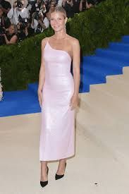 FashionTextile's tweet photo. Do you want to be a fashion stylist? Gwyneth Paltrow &amp; Elizabeth Saltzman #MetBall2017 #MetBall1995 @stylisthandbook https://t.co/SfuCGaOaLw https://t.co/c7t6PTWasB