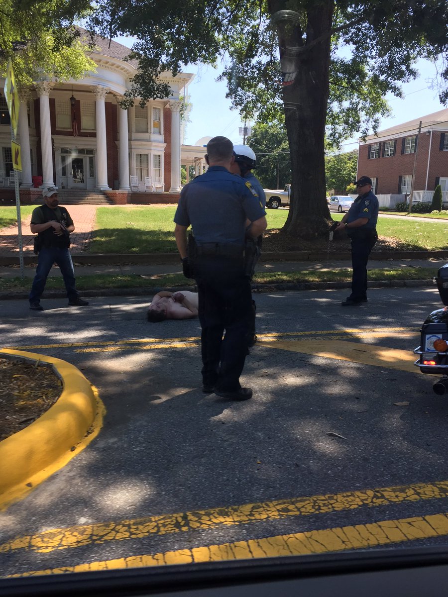 WGAUradio's tweet photo. DEVELOPING: Athens-Clarke County police have guns drawn on a naked man on Milledge Ave. No word yet on details of the situation.
#AthensGa https://t.co/mhbYYi9hhC