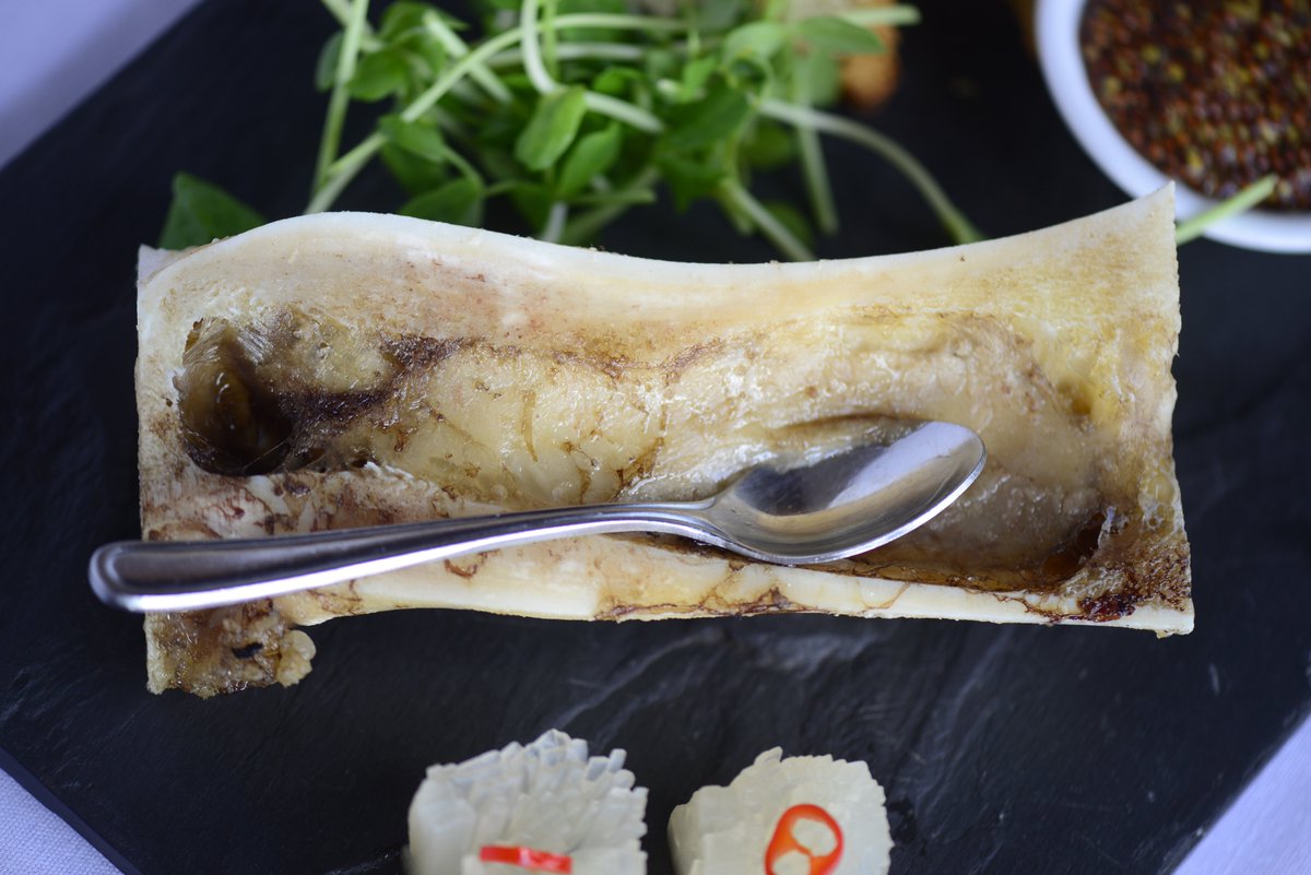 MarronBistro's tweet photo. Succulent Bone Marrow... Need we say more. #Lunch #BoneMarrow #TappasPlatter #WednesdayWisdom #Kosher #KosherTO #Foodie #Foodporn #Tasty https://t.co/V9w4eCZ0v4