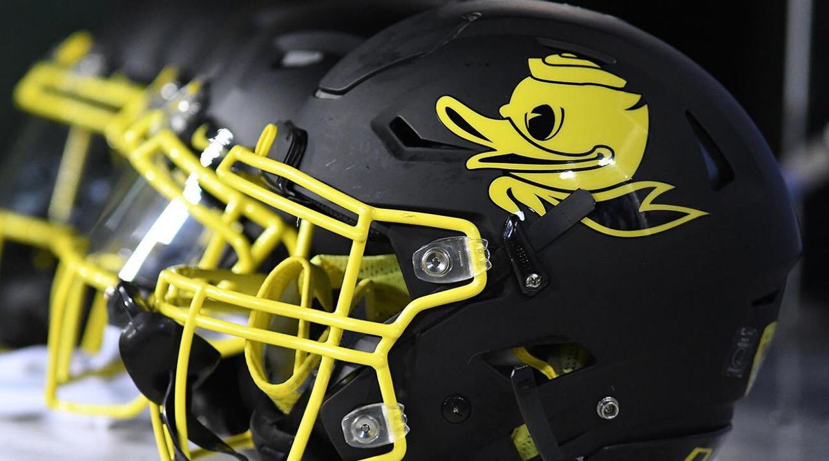 RandyL_Charlton's tweet photo. Beyond Blessed to have received an offer from Oregon University 🐥
#QuackAttack18
@Ridgepride_21@Corey_Bender @RyanBartow @Rivals @247Sports https://t.co/dQ34FF7a2f