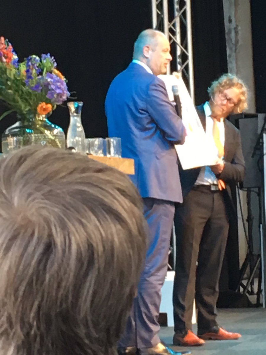 superrlinda's tweet photo. @JanJacobvDijk vraagt hulp zaal om in 2018 kindercongres @GEAakkoord met goede resultaten te komen. #onzetoekomst https://t.co/pYEdSFqpNe