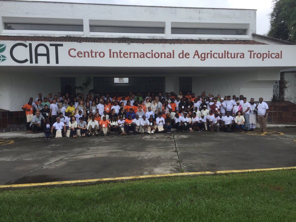 Incredible moment of pride and joy captured in a group photo of 160 <a href="/HarvestPlus/">HarvestPlus</a> staff! <a href="/CIAT_/">CIAT</a> #OneHarvestPlus #HarvestPlusRetreat2017