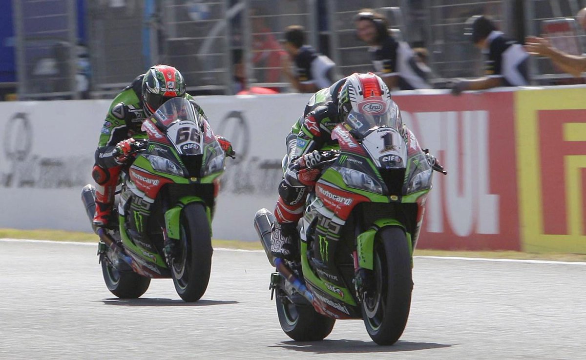 sportmediaset's tweet photo. Al banco prova gli scarichi "rossi" delle #Kawa #Pedercini #sbksportmediaset https://t.co/LMUIMtJaU1 https://t.co/04Bv9kpUkO