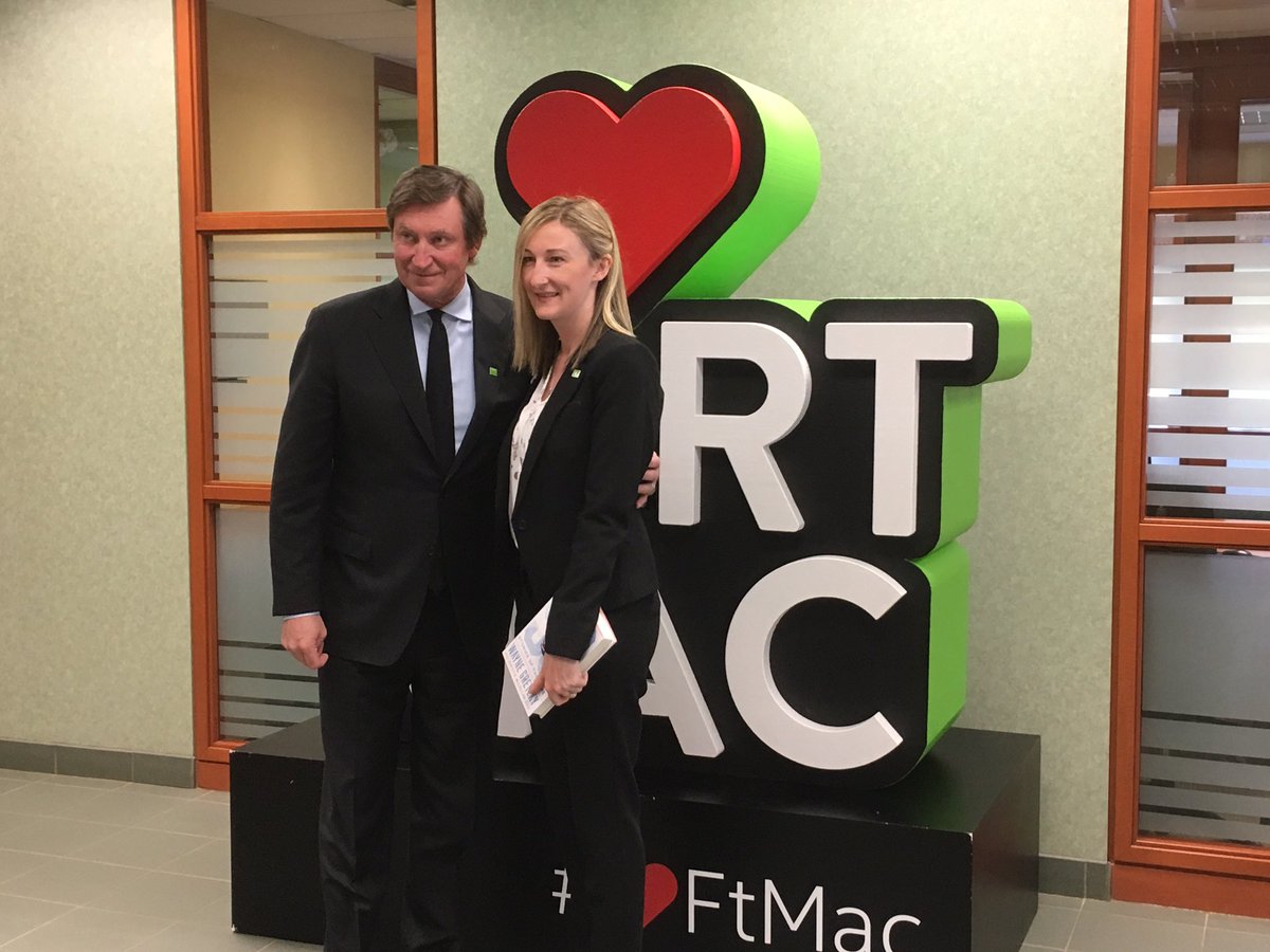 BrianGervaisYYC's tweet photo. Dropping by to see our amazing @TD_Canada teams in #ymm !  Thanks to Wayne Gretzky for the surprise visit!  #YouShouldBankHere https://t.co/ZAqkvElmY5