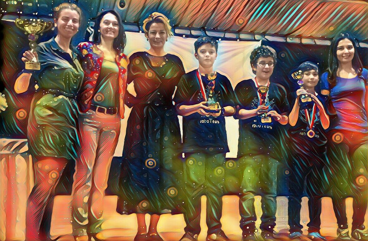 hasretenc's tweet photo. Mutluluk=RoboTeam, gülen gözler ve tüm zerafetiyle
okulumuza teşrif eden Zerrin Hanım 😍😘@leventtufekci @bilisimgaraji #hackidhon2017 https://t.co/rMWnffgZoW