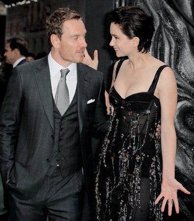 michaelfassbth's tweet photo. วอลเตอร์กับแดนนี่｜ Katherine Waterston and Michael Fassbender at Alien: Covenant London premiere, 4th May 2017  #AlienCovenant https://t.co/SxSrgkmAR9