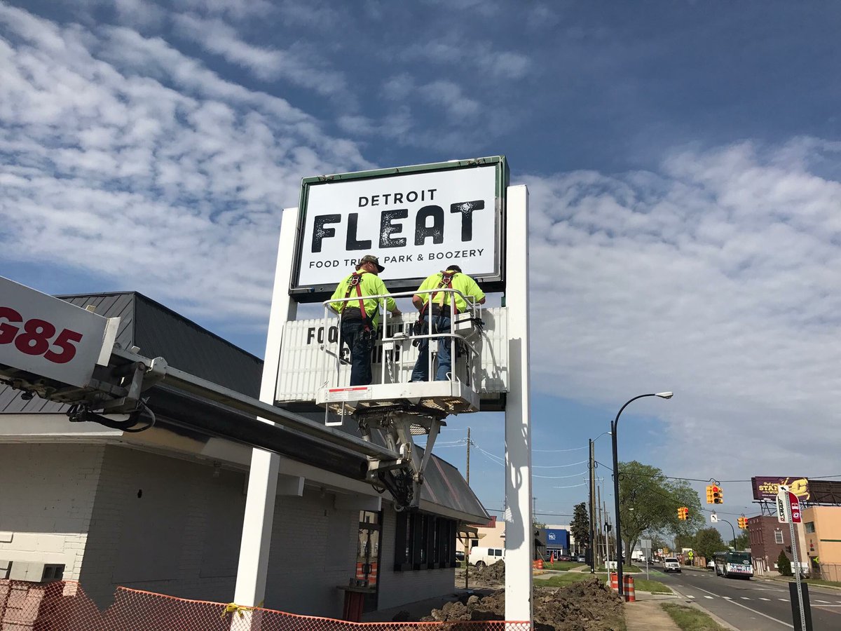 DetroitFleat's tweet photo. Now this is a good sign. #signisup #openingsoon #foodtrucks #boozery #foodtrucks #ferndale #detroit https://t.co/w3H8tinf39