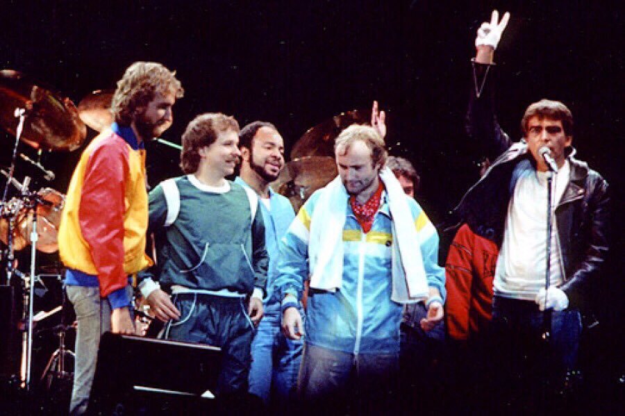 crockpics's tweet photo. Peter Gabriel reuniting with Genesis, 1982 https://t.co/CBhsUCRTUt