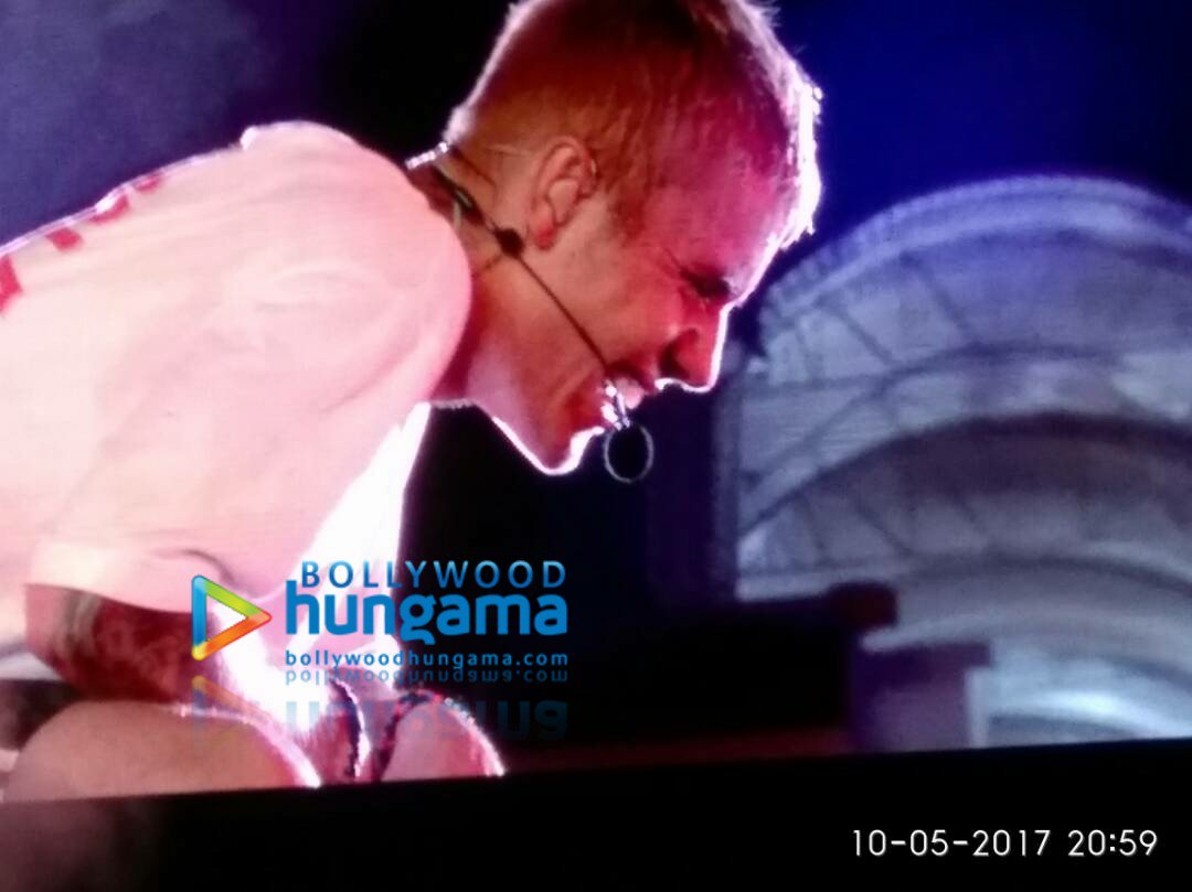 forexliveme's tweet photo. RT Bollyhungama "ELECTRIFYING & HYSTERICAL! justinbieber performing at #PurposeTourIndia #JustinBieberIndia #Biebe… https://t.co/2jxj9j5SjS"