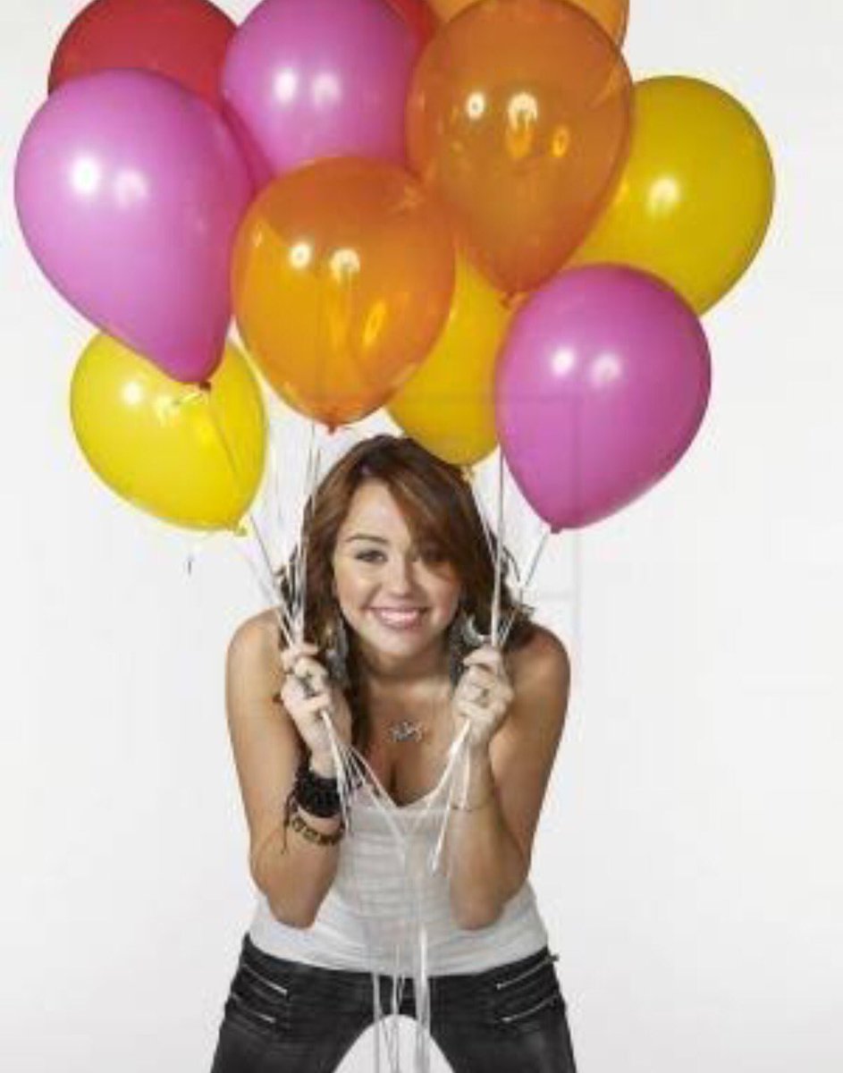 Mileyz_Smilerz's tweet photo. Somethings never change🎈 https://t.co/nvPJR0cFKo