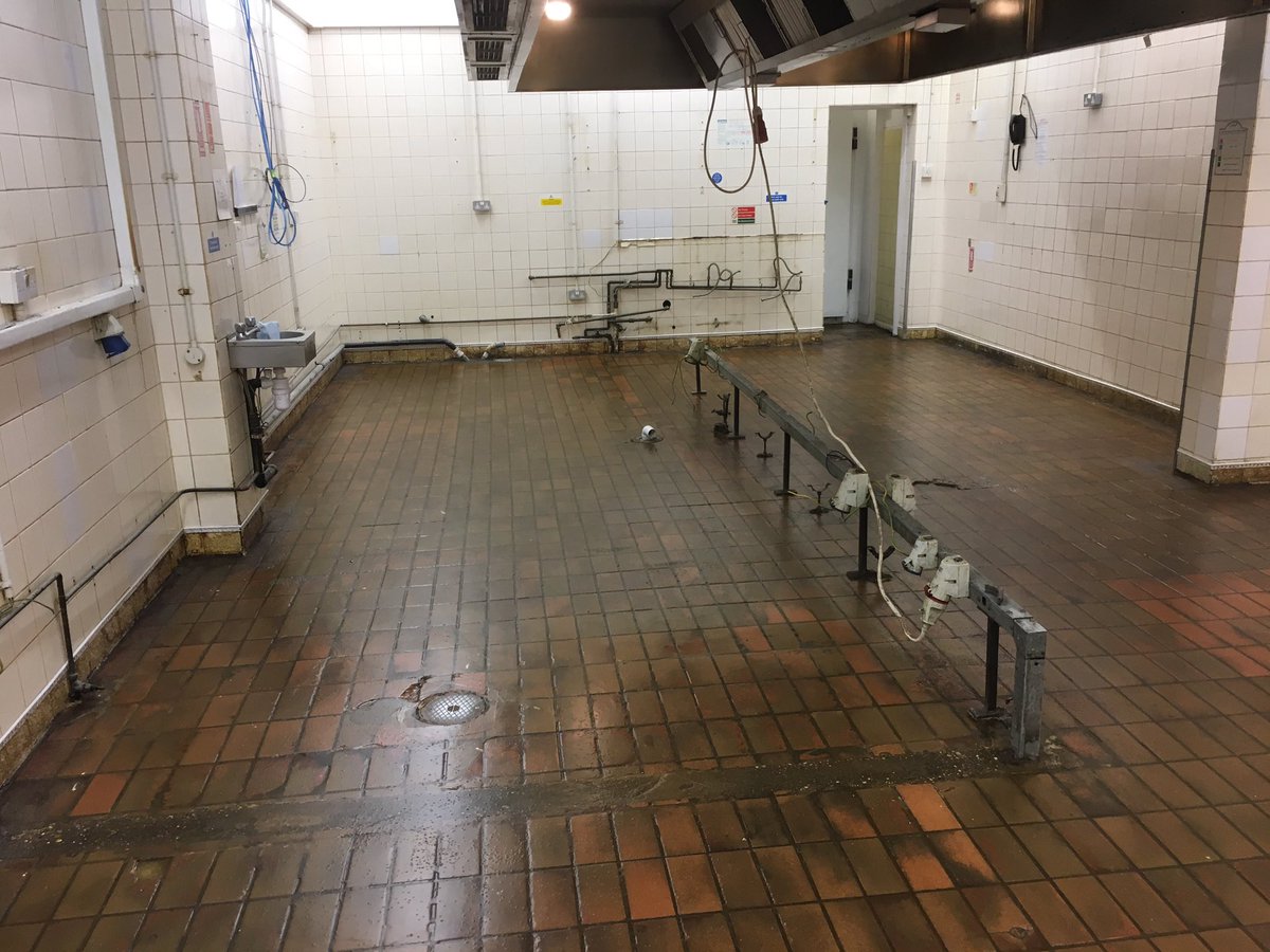 Cws_flooringltd's tweet photo. @MarstonsPubs #chesterfield @Cws_flooringltd @NatFlooring @Degafloor #resin #resinflooring #mma #acrylic #flooring-process https://t.co/qILGrerUv6