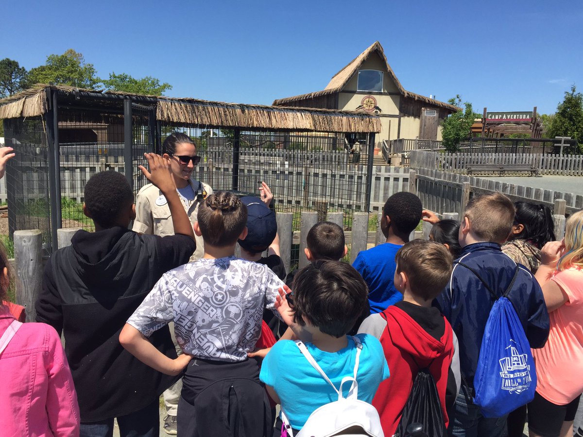 Beautiful day for a 3rd grade Wild Safari Adventure! <a href="/Mrs_Santoro_/">Mrs. Santoro</a> @LaurenL1022 <a href="/mrsguttman/">Lesley Guttman</a> #keyport #sixflags