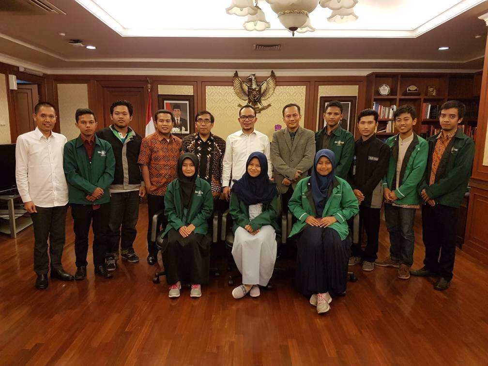 kmnupusat's tweet photo. Hanif Dhakiri: Semakin Islami Seorang Muslim Semakin Cinta Negara Bangsa Dan Tanah Air.
https://t.co/x2VCNmguJr
#SemangatKMNU
#KMNUIPB https://t.co/gyuGqfpHmj
