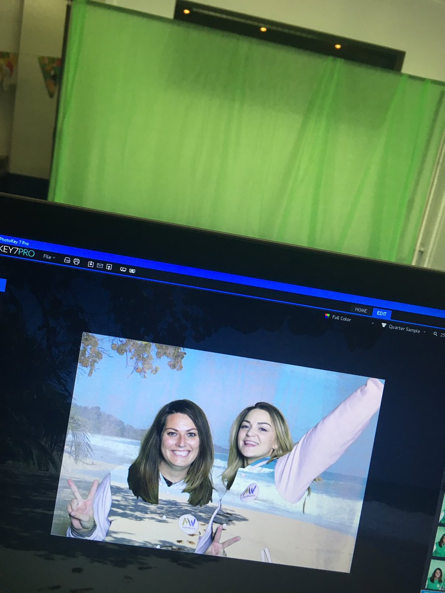 Wij testen natuurlijk ook even wat de multi mediastudio te bieden heeft! Groeten vanaf een zonnige bestemming 🏝uuhhh #greenscreen <a href="/jcdeHype/">de Hype</a>