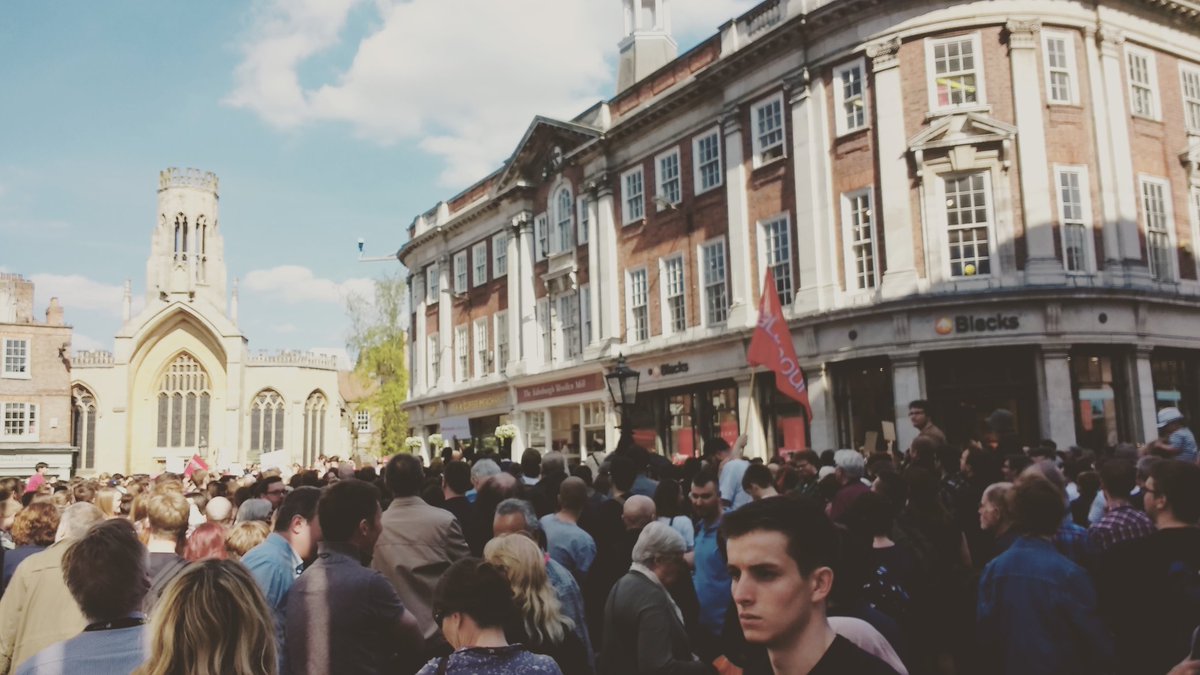 ElliottHardey's tweet photo. Crowd gathered for #Labour leader #jeremycorbyn in #sthelenssquare #york https://t.co/TlMBltpW9s