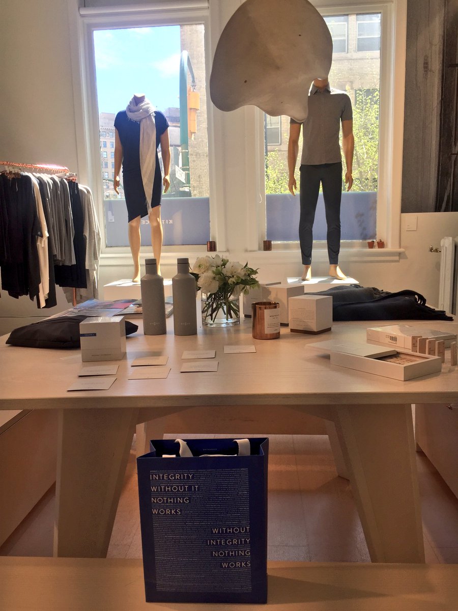 LutzofGreens's tweet photo. @kitandace #thisiskitandace #starsonice Shopping Trip! #Winnipeg #withoutintegritynothingworks https://t.co/dUIqOAhJVB