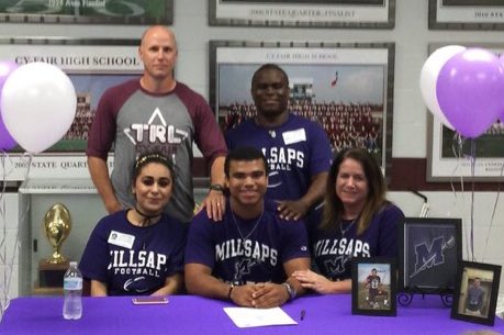 MajorsFootball's tweet photo. Welcome Cy-Fair DB Dylan Higgins to the @millsapscollege family! โ๏ธ #HTowntoJackTown #ClassOf2021 #MAJORkey17 https://t.co/sEoS1rPSUe