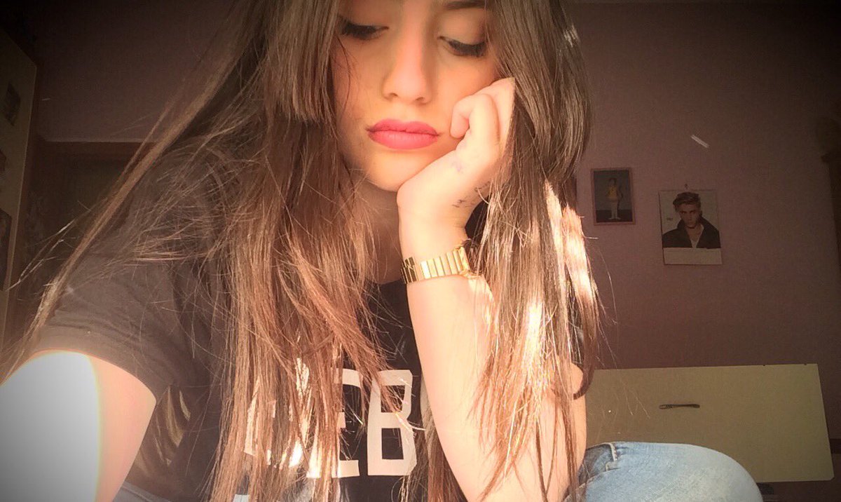 giulydebernardo's tweet photo. 🖤🌹 https://t.co/WfIXC7BzR3