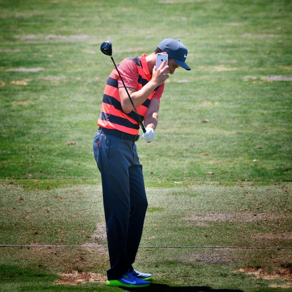 PGATOUR's tweet photo. #Multitasking https://t.co/MnNcj9VYS8
