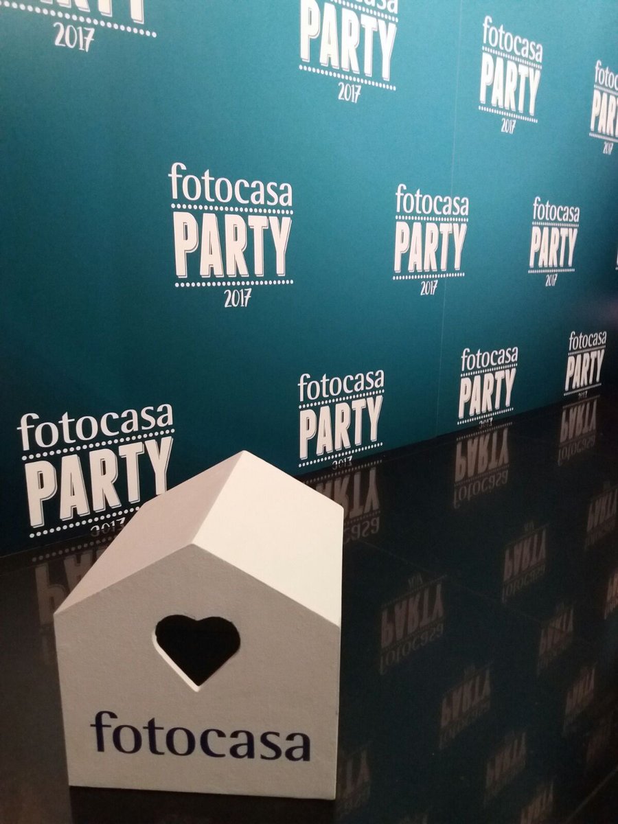 gabiponce's tweet photo. Listos para la #fotocasaParty hoy en #Madrid Inauguramos a lo grande piso que @Lidia_TorrentA y @matias_roure encontraron en @fotocasa https://t.co/qN5Rc1lN8q