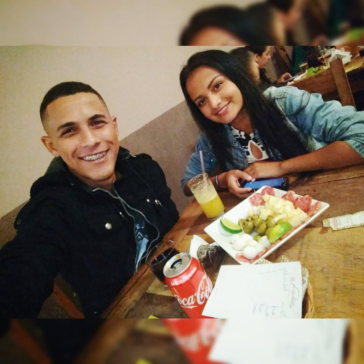 rafa_moraees_'s tweet photo. ❤💏🍻 https://t.co/iVCTe7XsiG