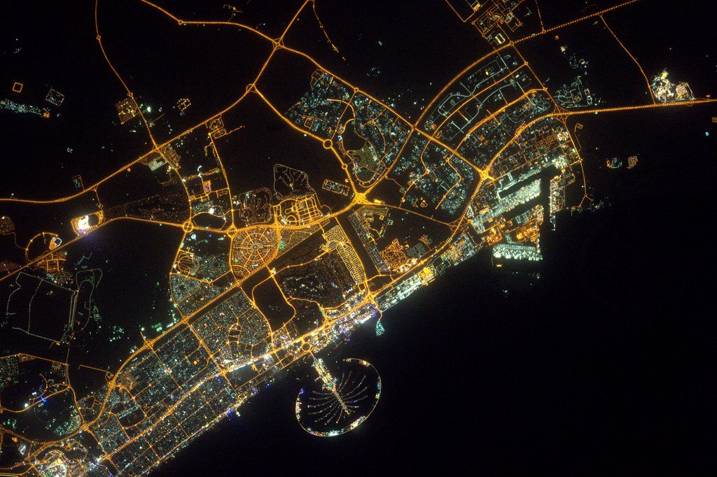 DXBMediaOffice's tweet image. Urbanization of #Dubai as seen from the space over the past 4 decades (1977 - 2017) 
Image Courtesy: @NASA + @Thom_astro