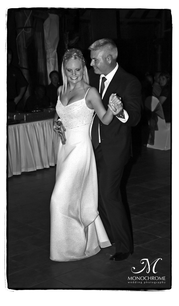 WeddingsZA's tweet photo. First Dance
#WeddingPhotography #BrideAndGroom #FirstDance #BlackAndWhite #MonochromeWeddings #WeddingsZA https://t.co/jCupnPHK21