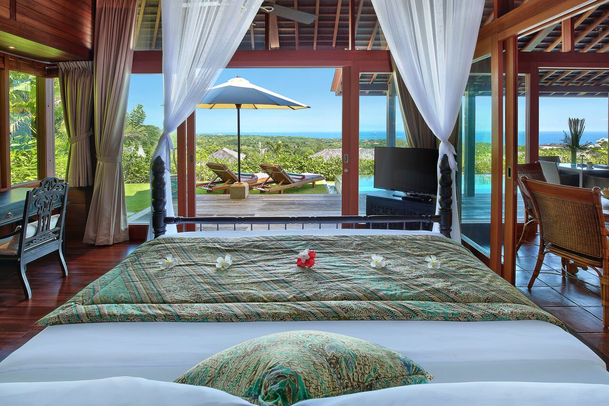 SimplySepi's tweet image. A1: It's either @HiddenHillsBali or the Maldives. I love tropical, romantic, luxury accommodations and locations. #loveoftravel