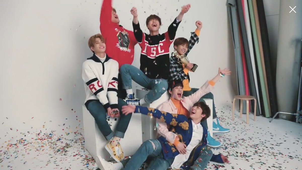 woonie210's tweet photo. i wish to see the boys having their 1st win &amp; holdin a trophy SOON &amp; reacting like this😭🙏
#아스트로 #DreamPart.01
#ASTRO #D_STORE https://t.co/OkSrWpvj9i