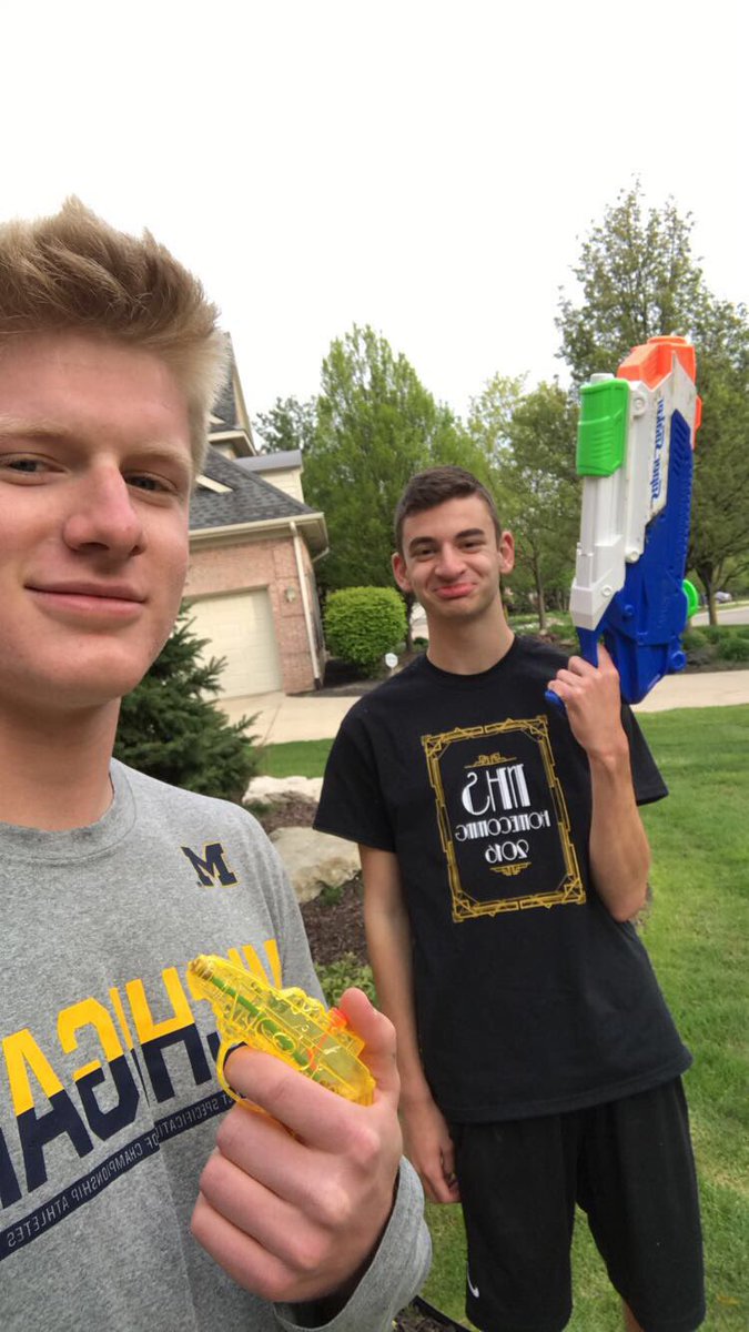 Jacob_Blackmore's tweet photo. WETRO BOOMIN with another kill, up 3-0 🚨💦🔫 @WaterWars17NHS https://t.co/2yCcKBvKK2