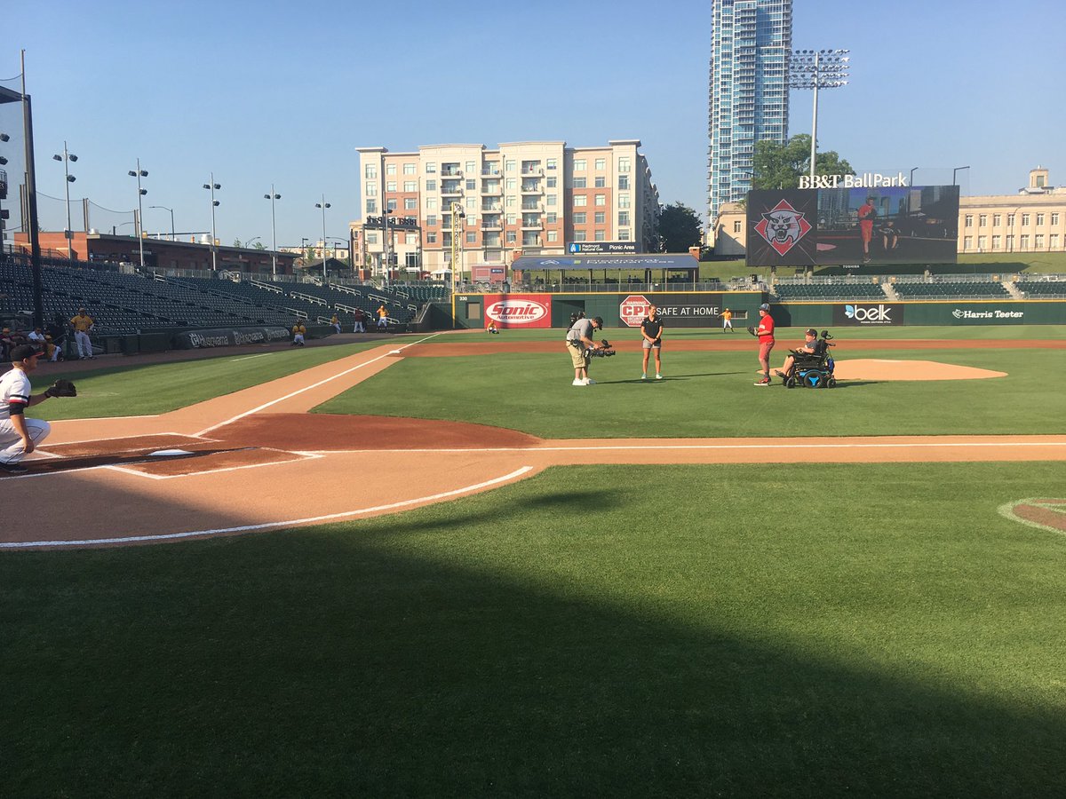 DavidsonBASE's tweet image. Big thank you to our honorary first pitch, Jack Bolton and his friend Alexander! Best fan around! ✊🏼 

Ready for action @KnightsBaseball!