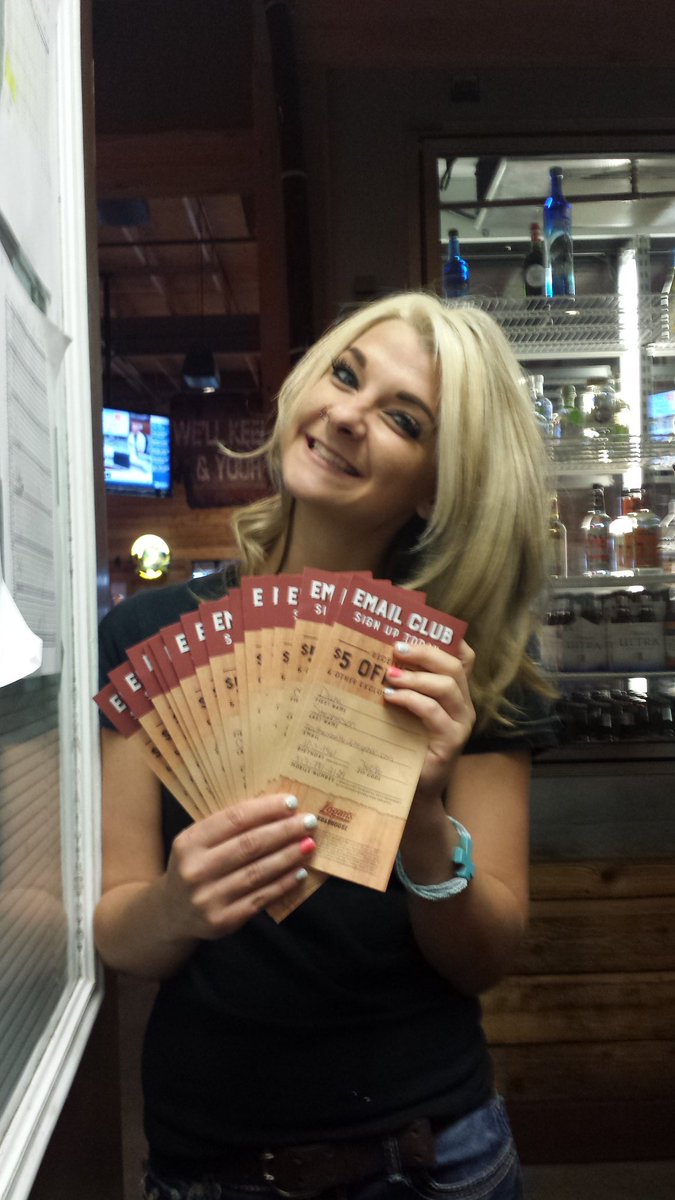 Suzanne_Logans's tweet photo. Ashlee and her Passion to Serve got 18 Nute sign ups on a Wednesday lunch. https://t.co/7MuG8L11d8