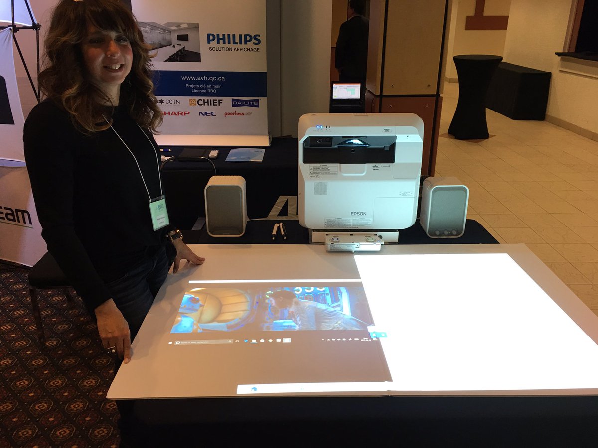 AICQ's tweet photo. Beau projecteur Epson au kiosque de AVH #aicqmai2017 @AICQ  Super pour les classes actives !!! https://t.co/rhvnpG1z8x