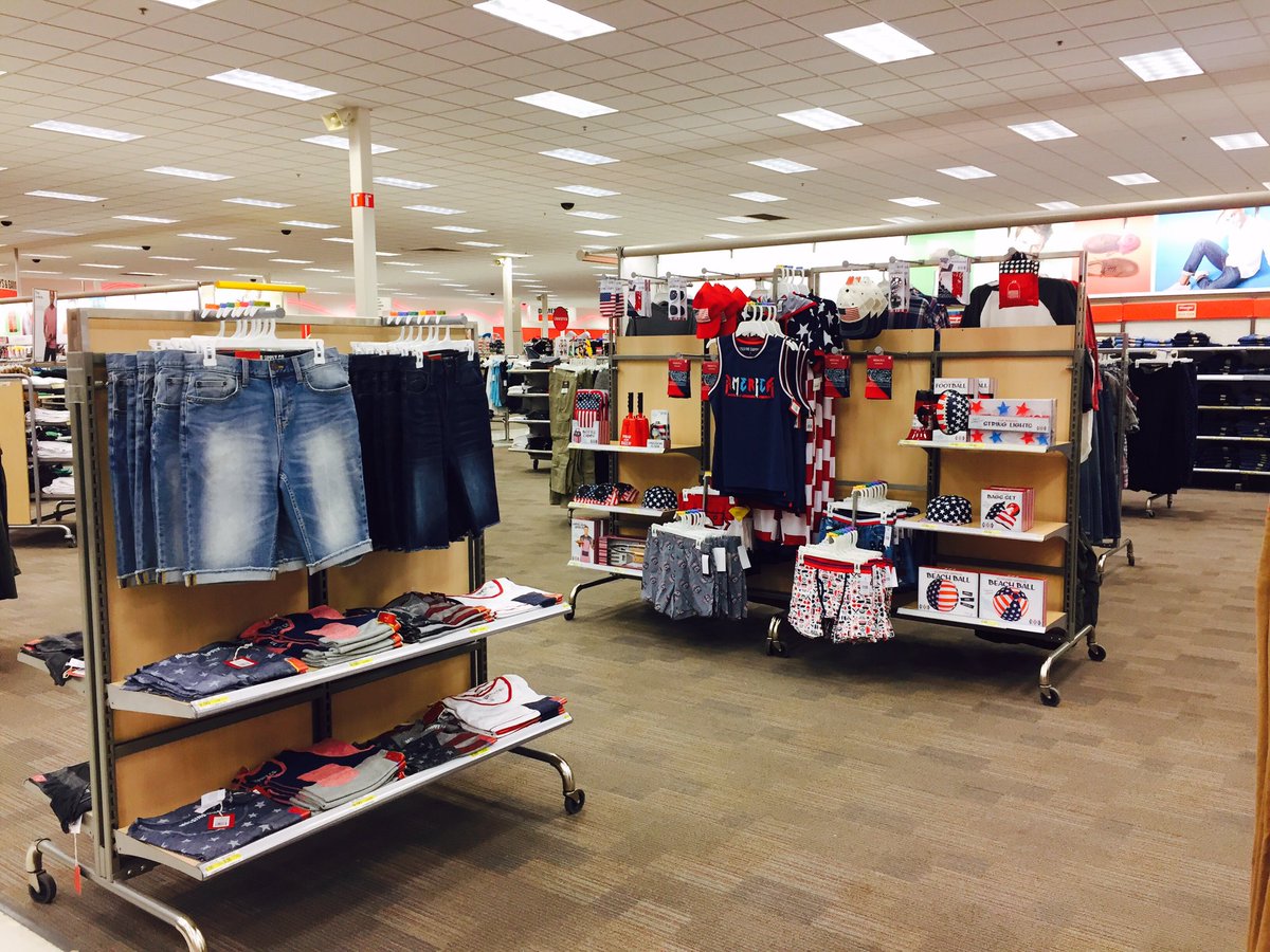 #T1767 is so #readyfortheweekend with the Men's #MemorialDay Shop from #skateboards to #fannypacks w/ SPEAKERS?? 😎🇺🇸 #jorts #brotanks